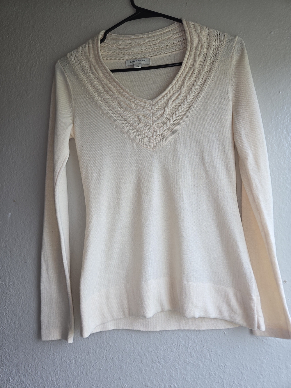 banana republic cream cable knit v-neck sweater size xs - cozy soft blend top